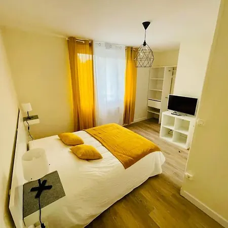 Holiday home Agreable Maison En Centre De Mere Eglise *