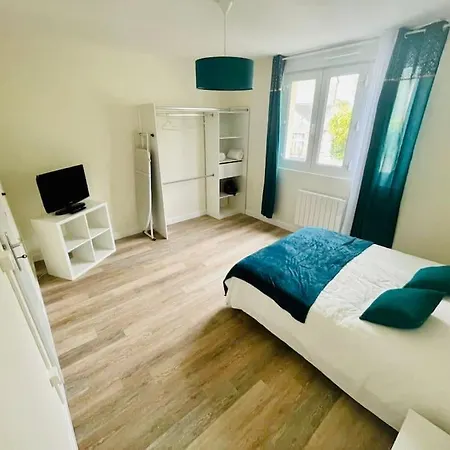 Holiday home Agreable Maison En Centre De Mere Eglise *